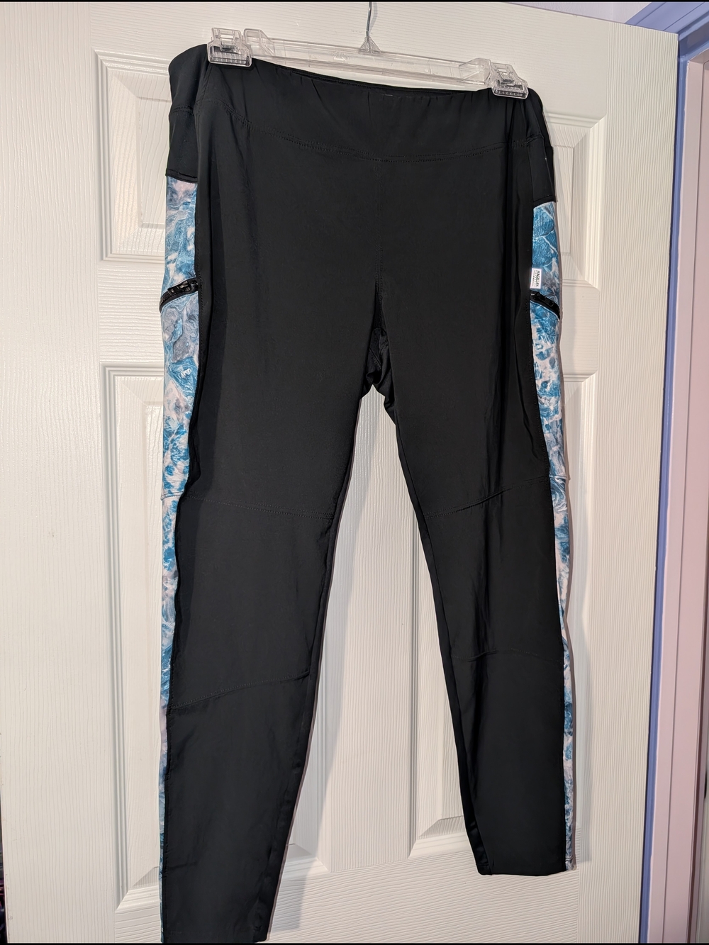 NWOT - Magellan Outdoors Pro Angler Fitted Women's Active/Fishing/Swim Leggings